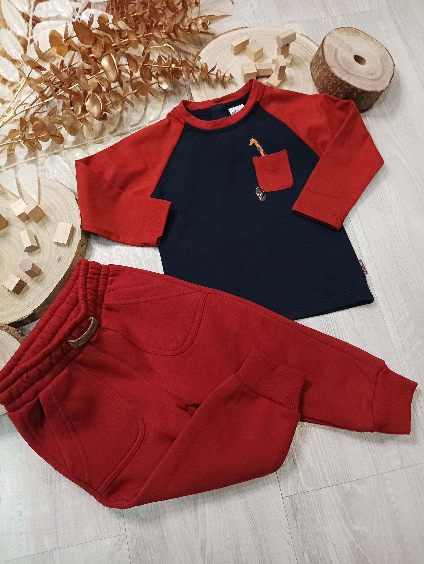 T-Shirt in Jersey di Caldo Cotone Bicolore Ruggine e Blu con Taschino e Stampa in Rilievo Ativo Kids Bambino 12-36 Mesi