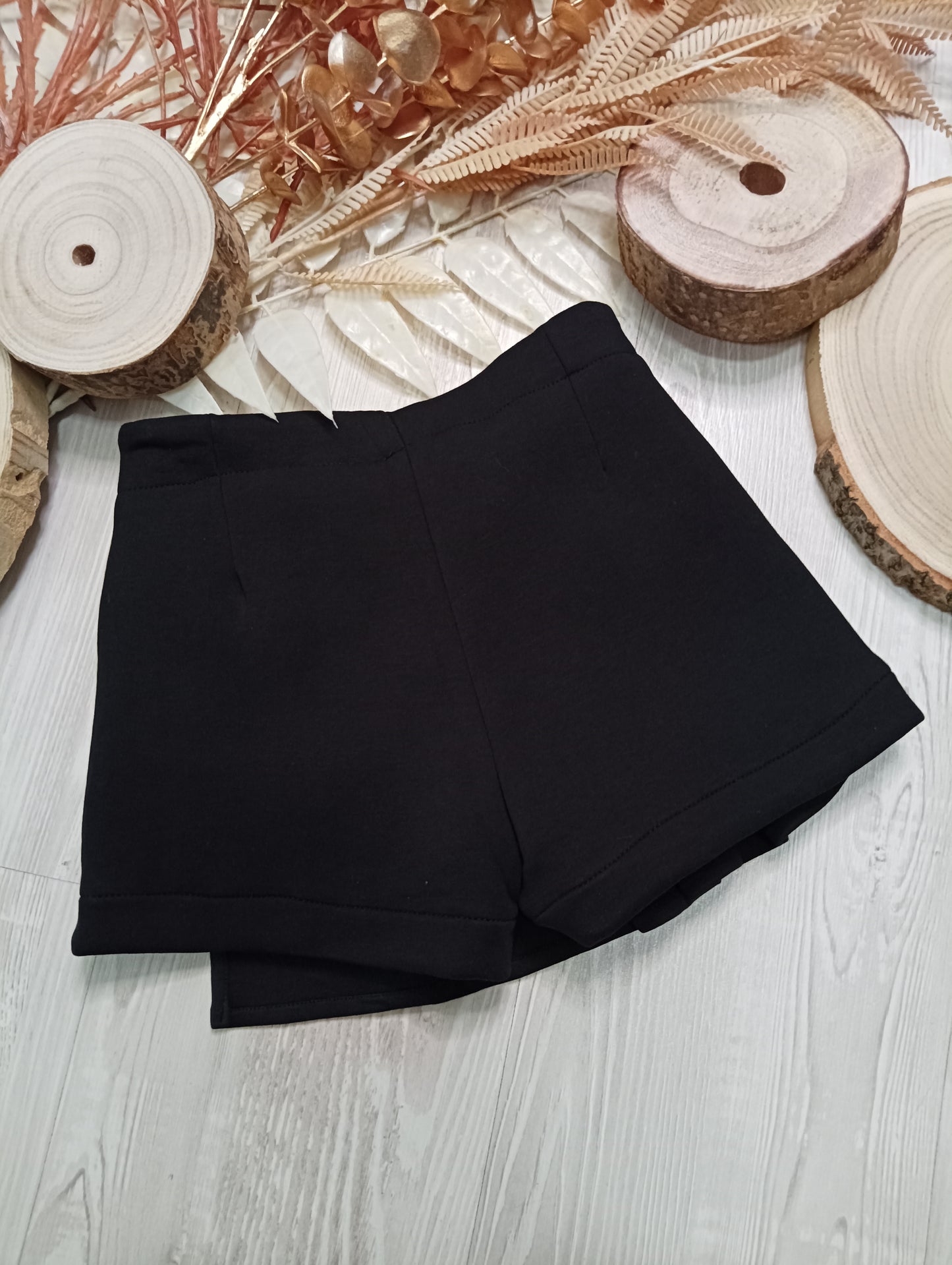 Shorts Nero con Piega Plissé Obliqua Pantaloncino Gonna Tessuto Scuba Ativo Kids Bambina/Ragazza 4-12 Anni