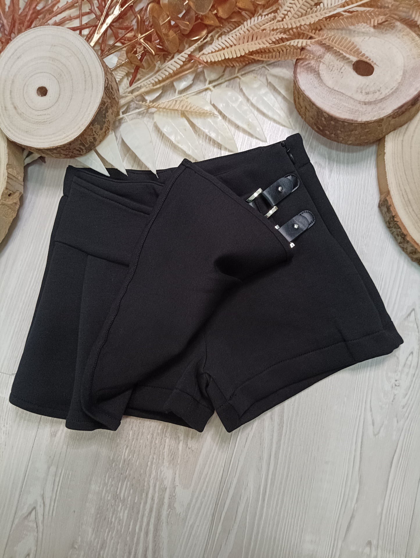 Shorts Nero con Piega Plissé Obliqua Pantaloncino Gonna Tessuto Scuba Ativo Kids Bambina/Ragazza 4-12 Anni