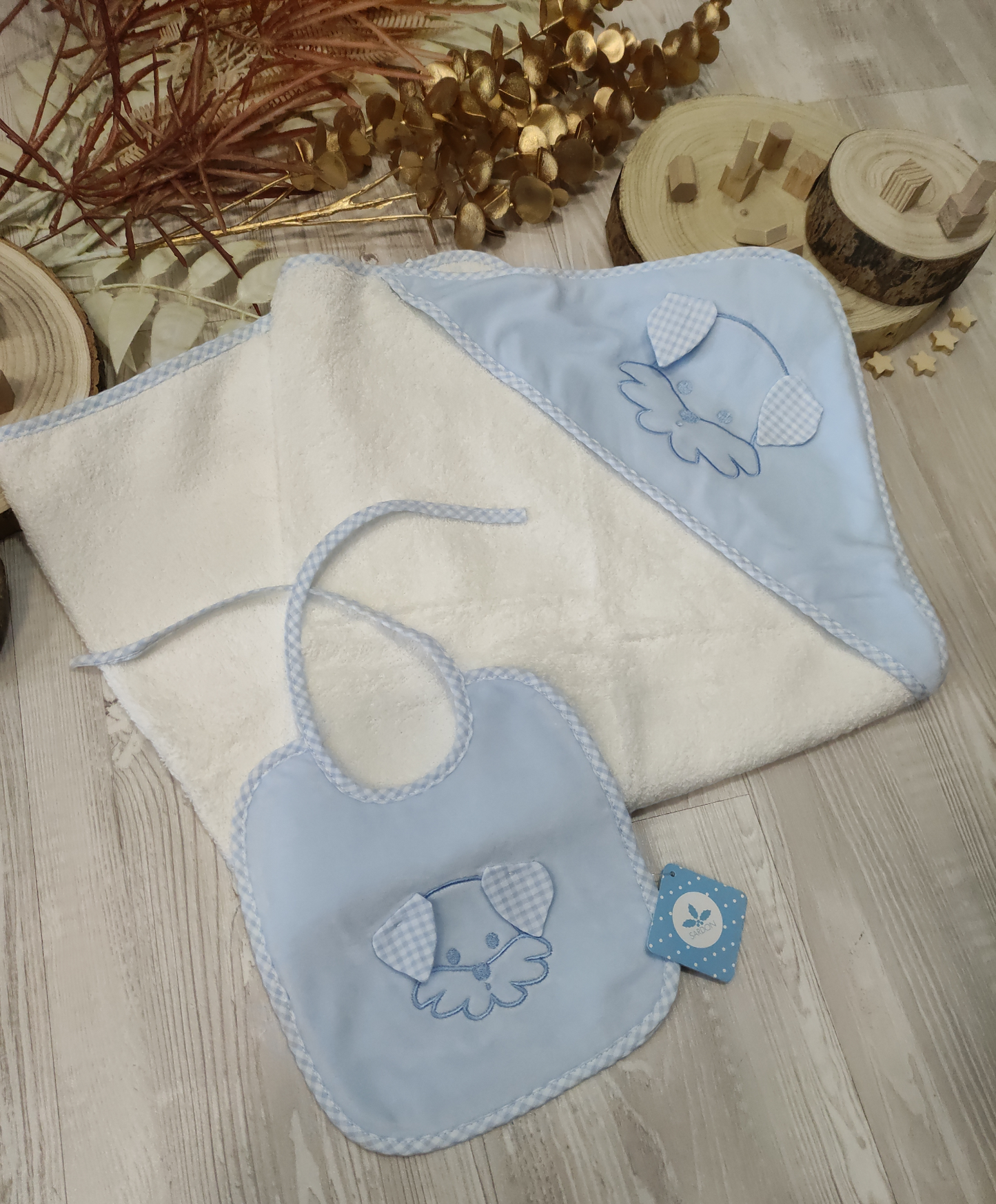 Set Accappatoio a Triangolo e Bavaglino Celeste con Ricamo Cagnolino Neonato Sardon