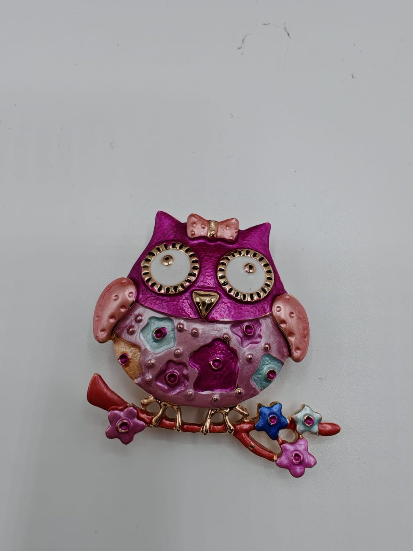 Spilla Calamitata Decorativa senza Ago Provvista di una Potente Calamita - Modello Gufetto colore Fucsia
