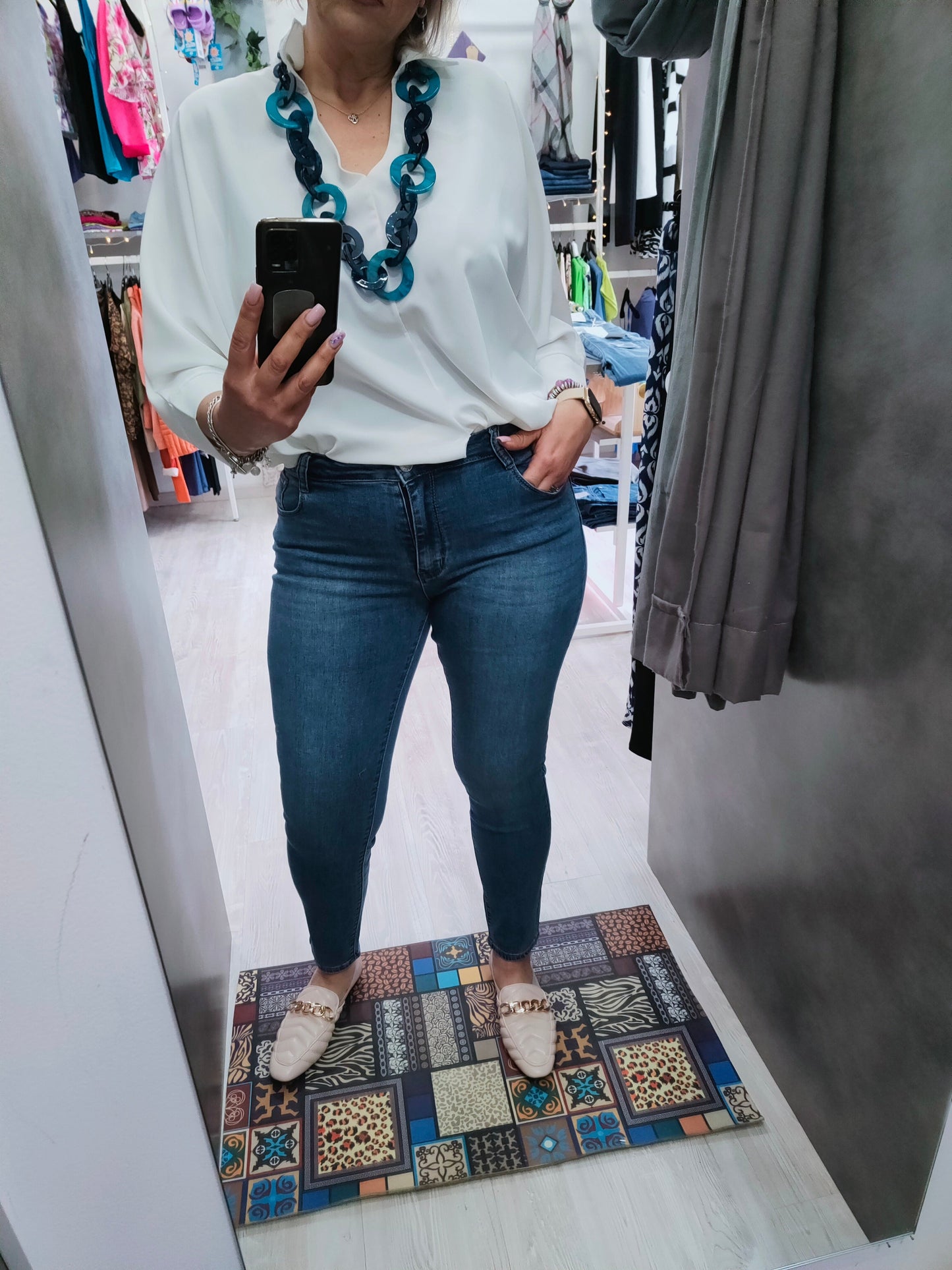 Jeans Donna Elasticizzato Cinque Tasche Push Up con Bottone e Zip di Chiusura