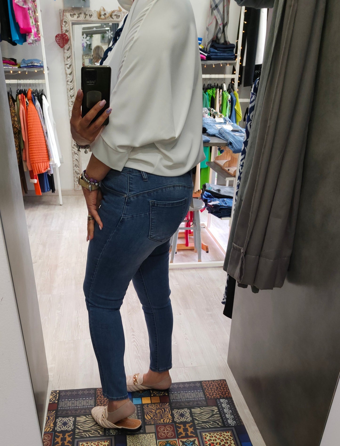 Jeans Donna Elasticizzato Cinque Tasche Push Up con Bottone e Zip di Chiusura