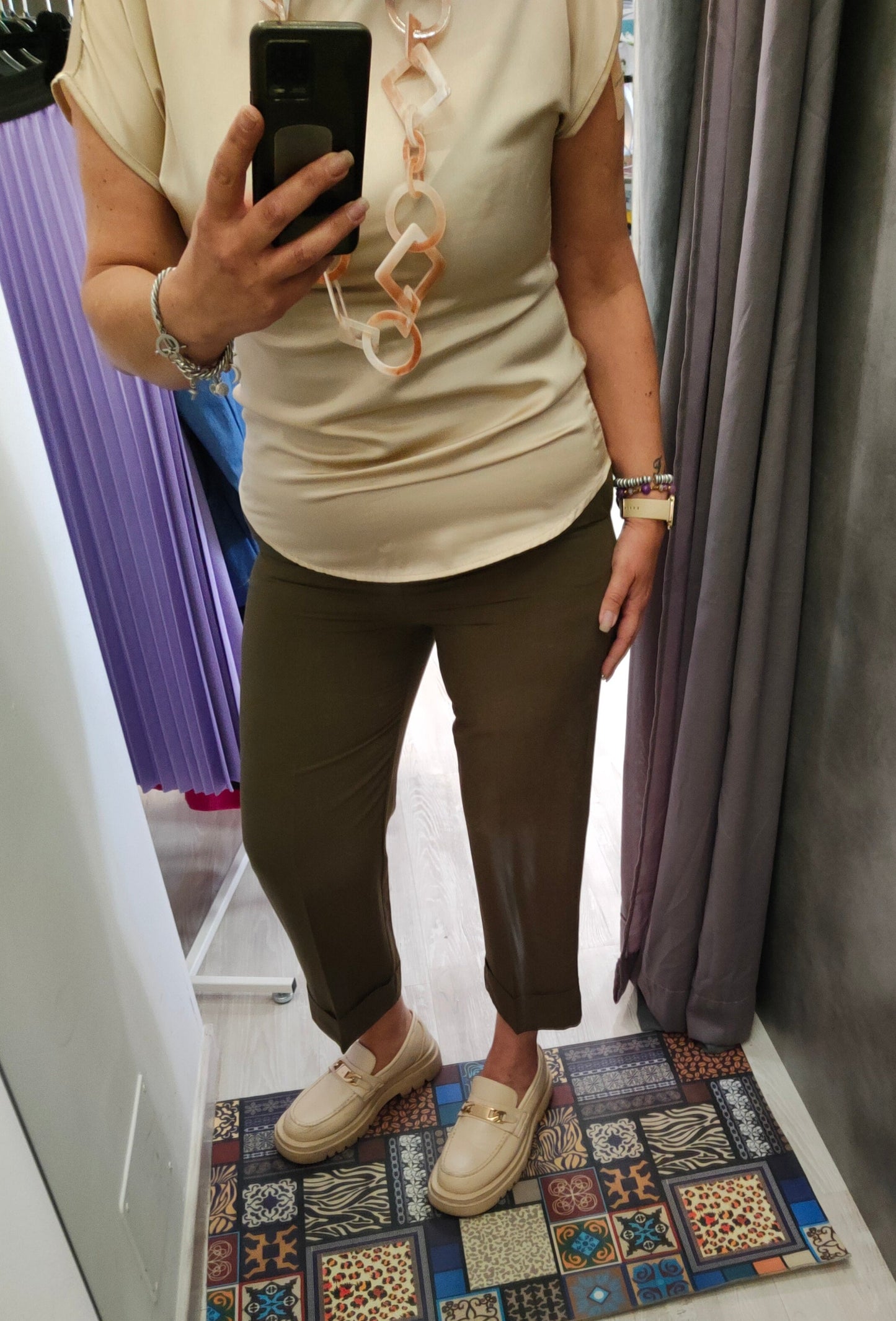 Pantalone Cropped in Viscosa con Risvolto Alto
