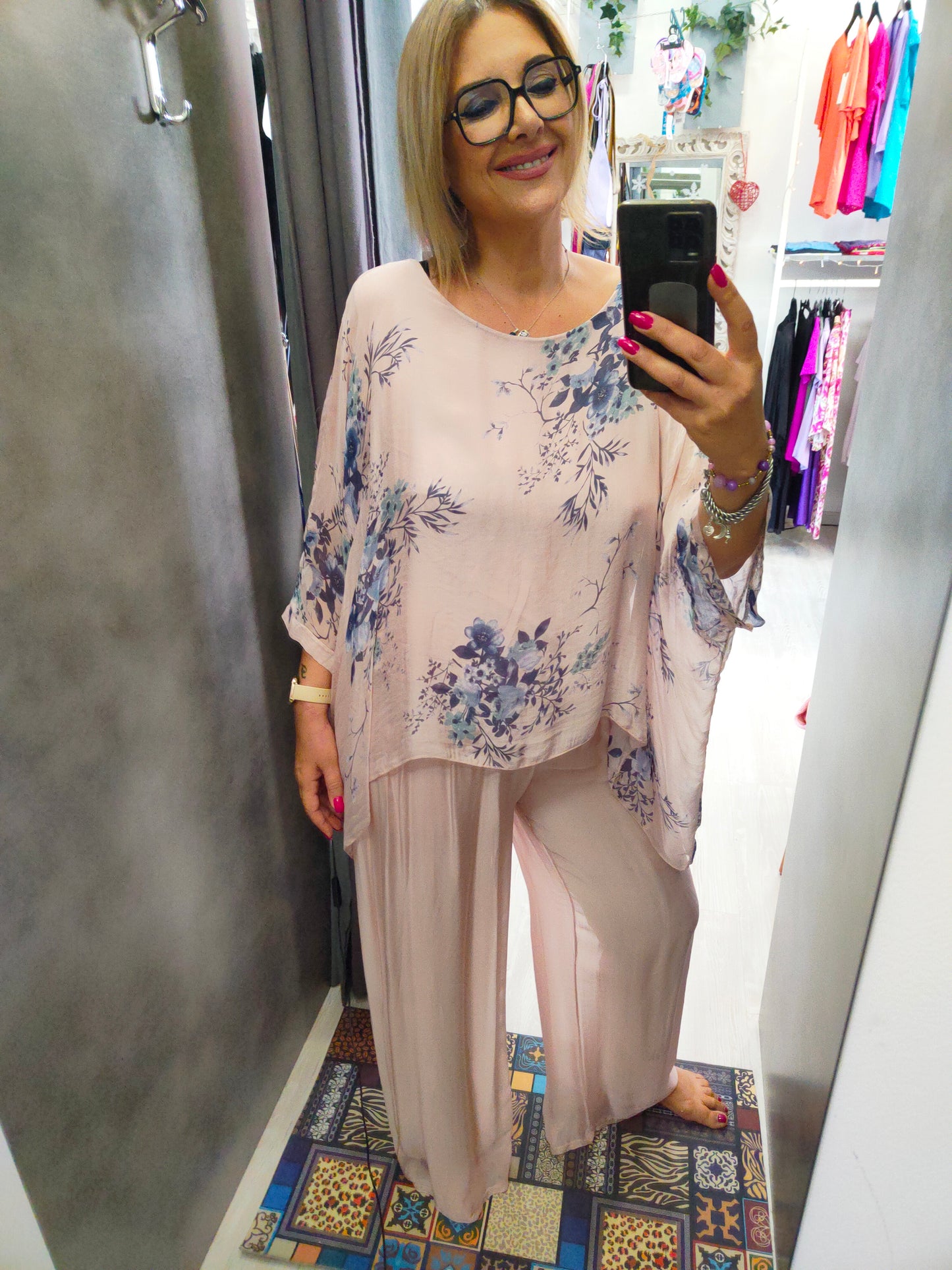 Completo Donna Color Cipria in Misto Seta con Pantalone a Palazzo e Blusa Modello Pipistrello