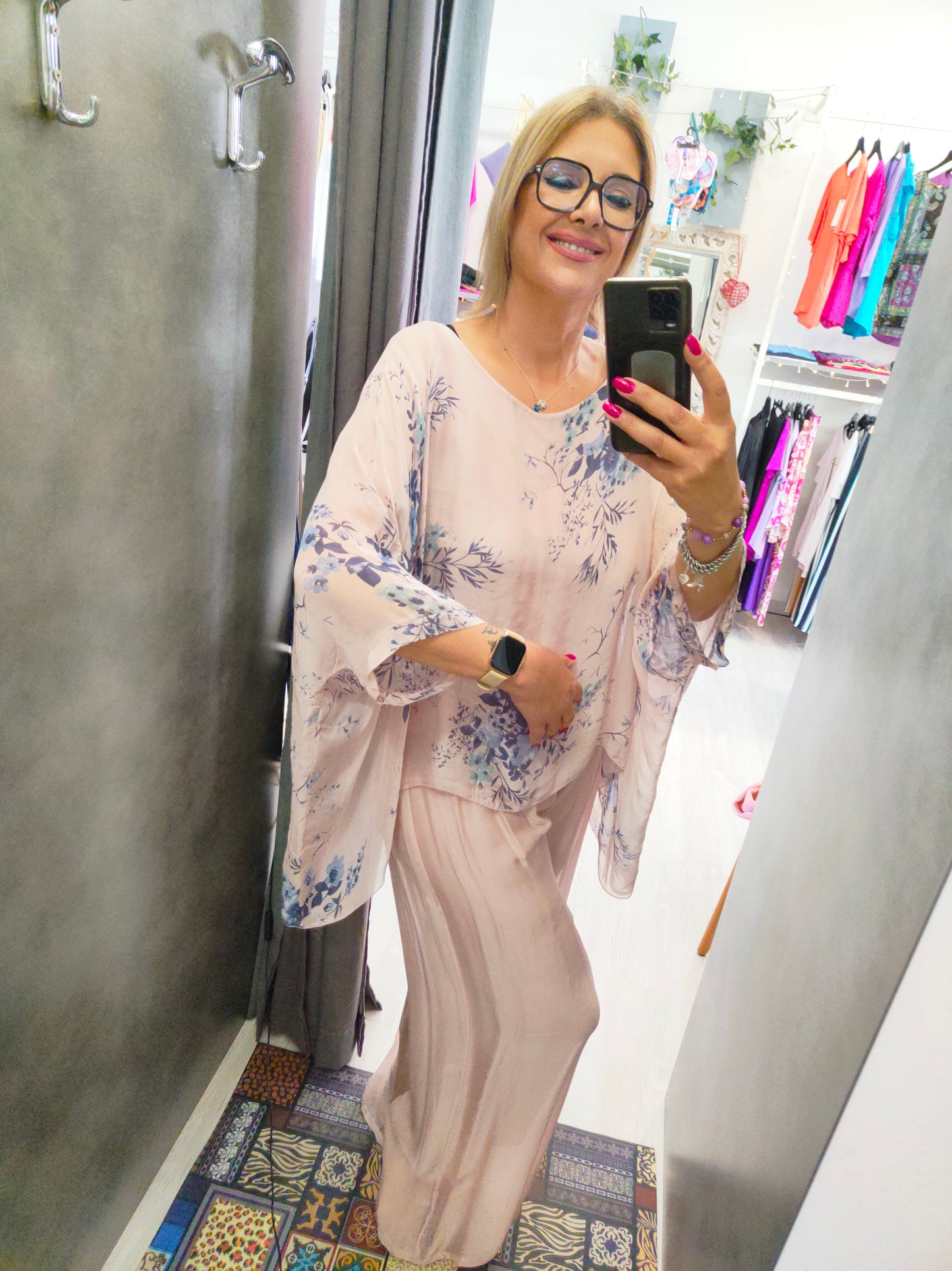 Completo Donna Color Cipria in Misto Seta con Pantalone a Palazzo e Blusa Modello Pipistrello