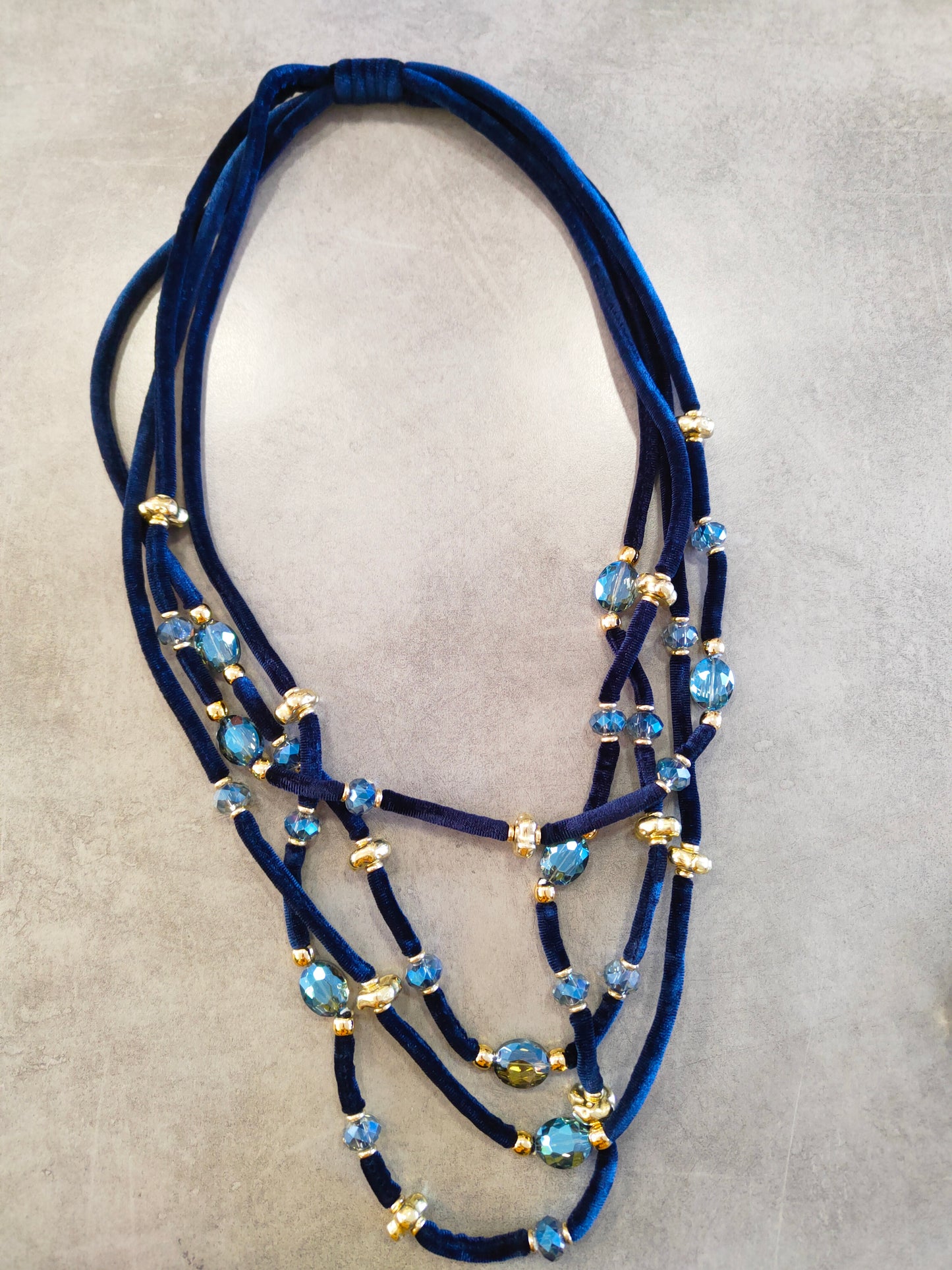Collana Donna Multi Filo in Ciniglia con Sfere in Resina ed Inserti Dorati