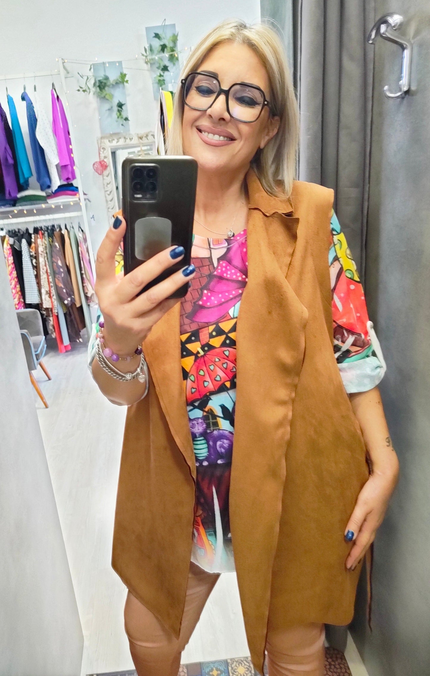 Gilet Donna Curvy in tessuto Scamosciato con Taglio Vivo senza Bottoni con Cinta