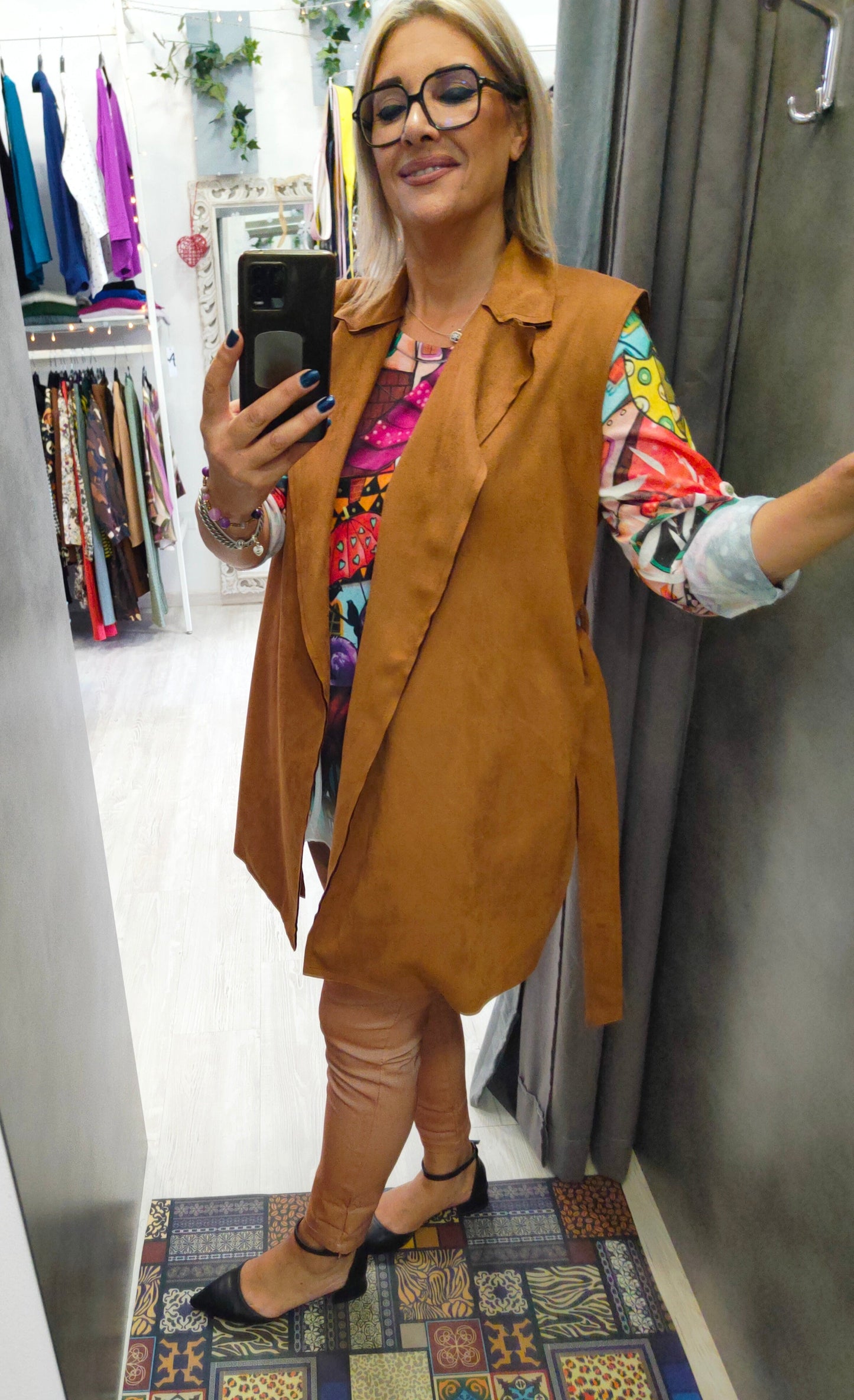 Gilet Donna Curvy in tessuto Scamosciato con Taglio Vivo senza Bottoni con Cinta