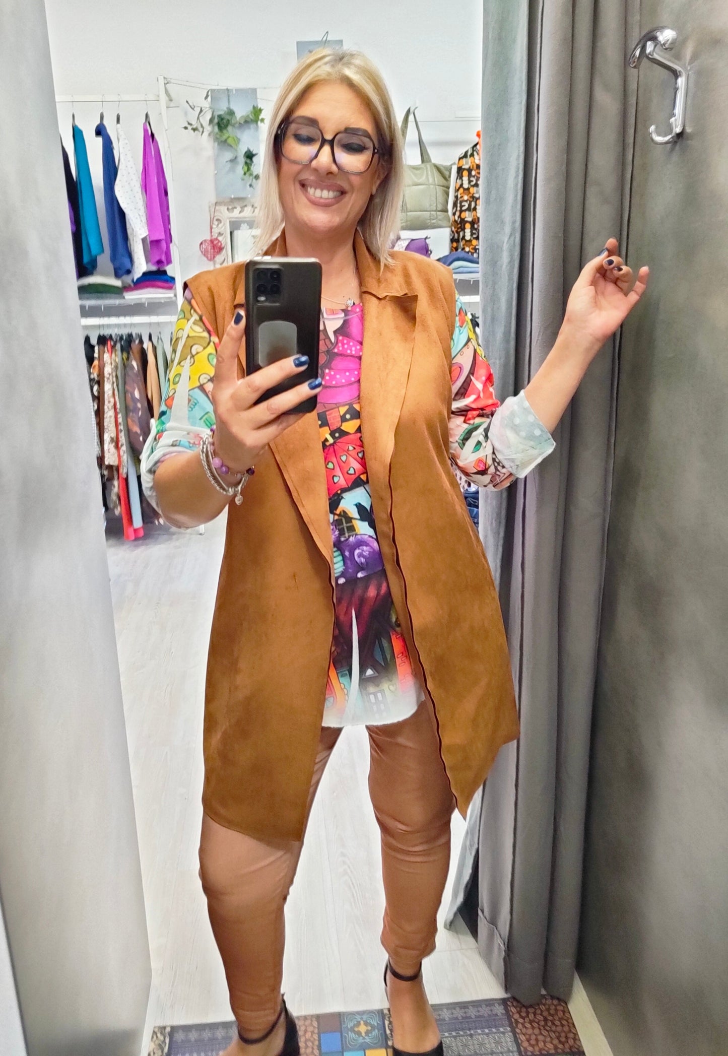 Gilet Donna Curvy in tessuto Scamosciato con Taglio Vivo senza Bottoni con Cinta