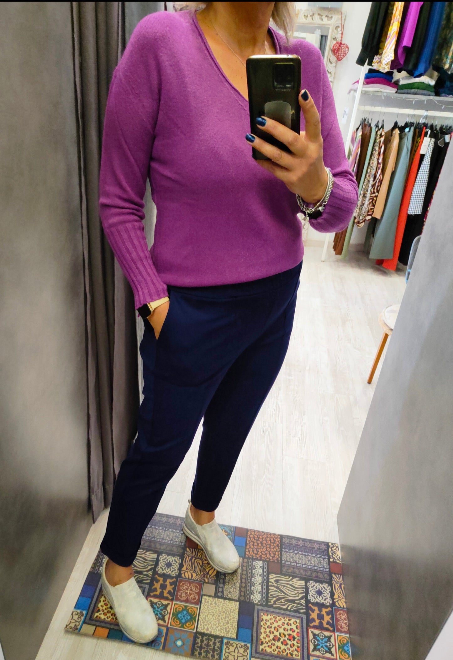 Pantalone Donna Blu in Tessuto Punto Milano Elasticizzato con Elastico in Vita, Tasche a Filetto e Risvoltino