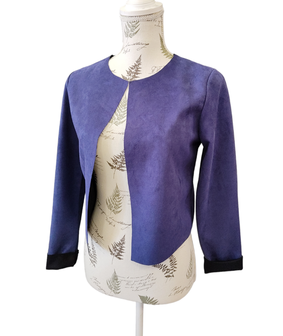 Shoulder cover in suede fabric