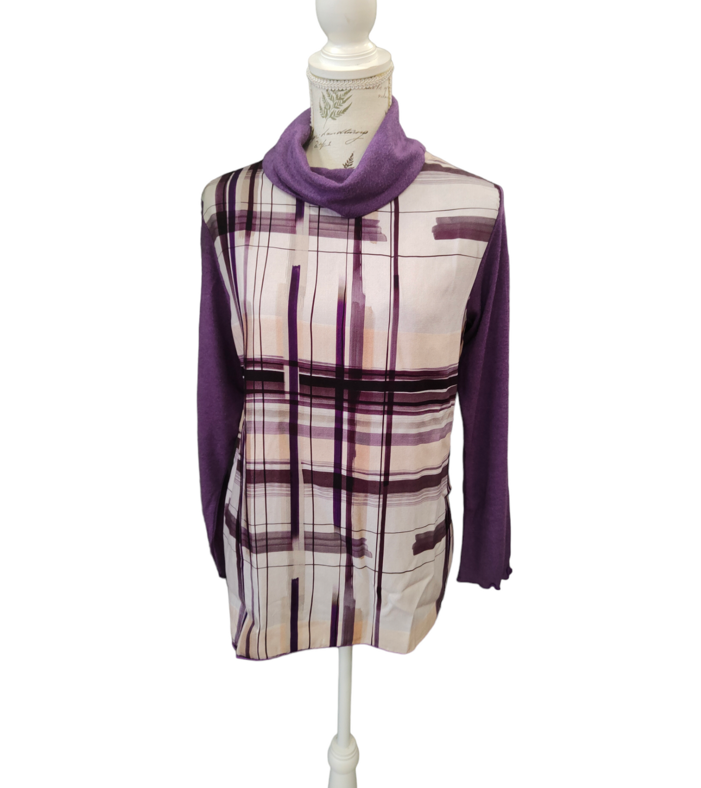Maglia Donna in Doppio Tessuto realizzata in Viscosa con Collo ad Anello Viola sul Retro e Fantasia sul Davanti