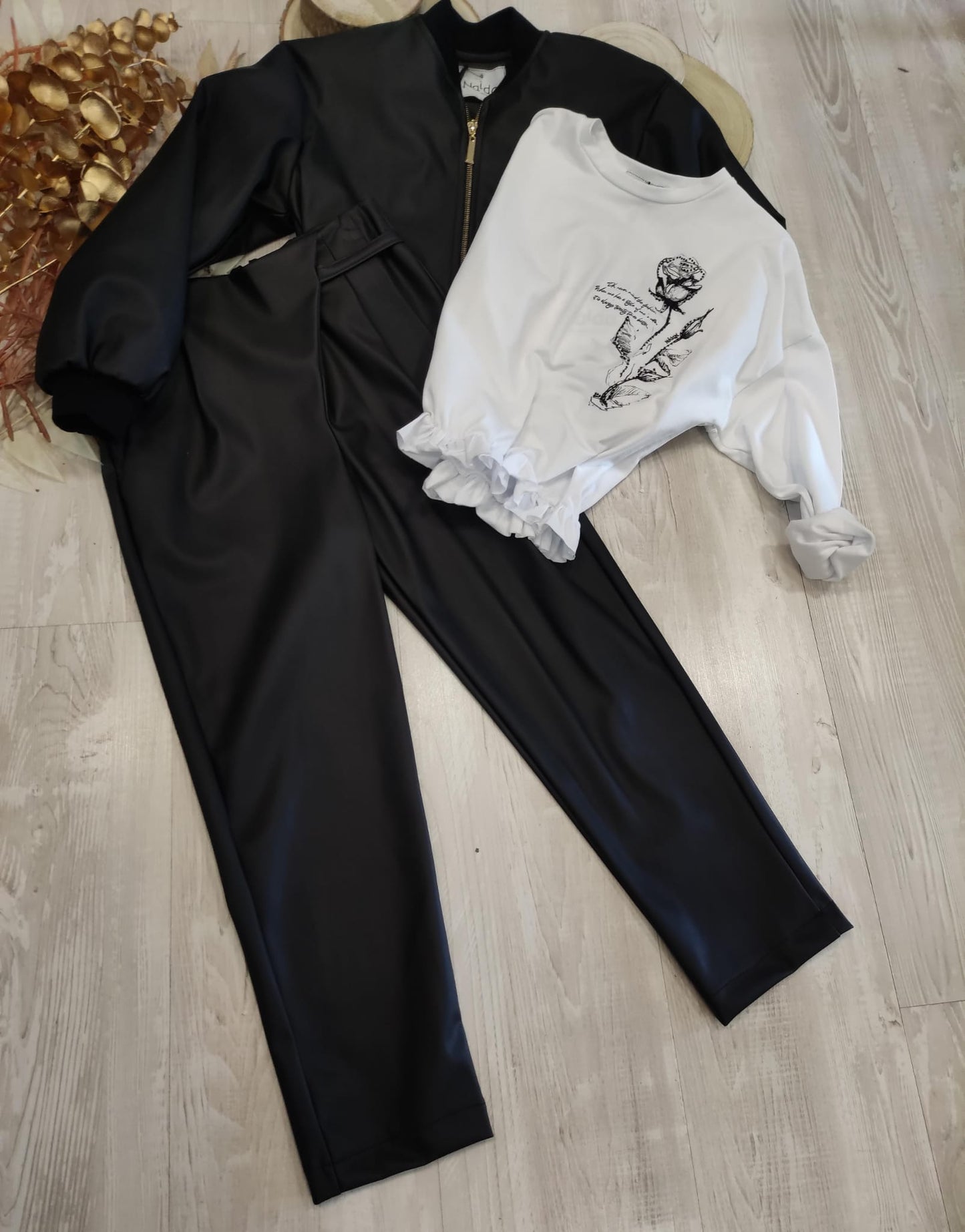 T-Shirt Bianca Cropped a Manica Lunga Arricciata Sotto in Vita Naida Ragazza Taglie 34-44
