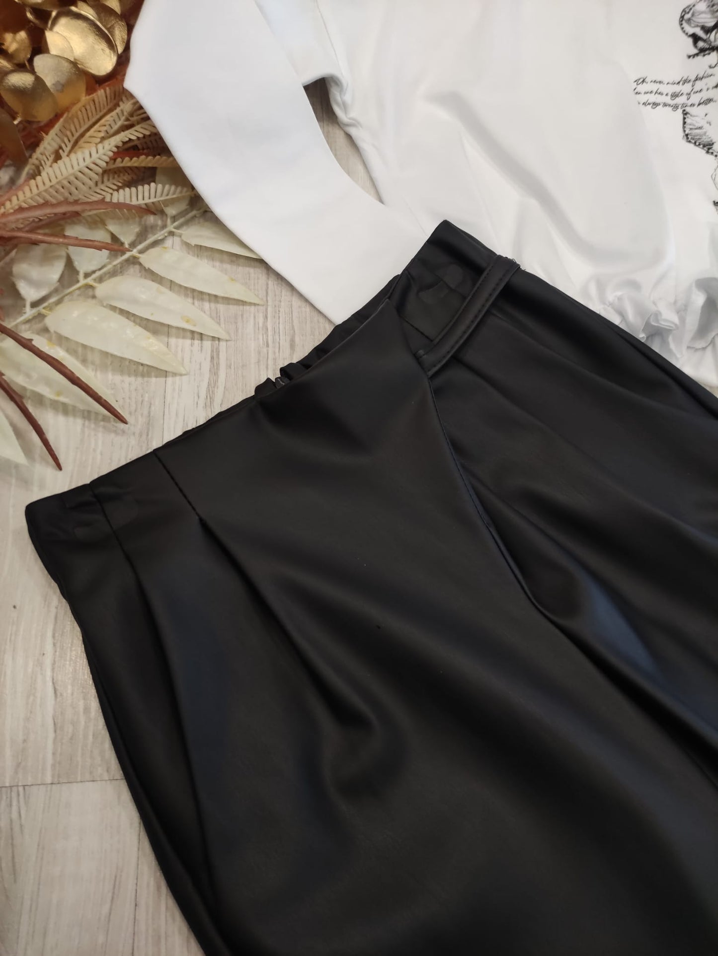 Pantalone Nero In Similpelle con Piega sul Davanti Naida Ragazza Taglie 34-44