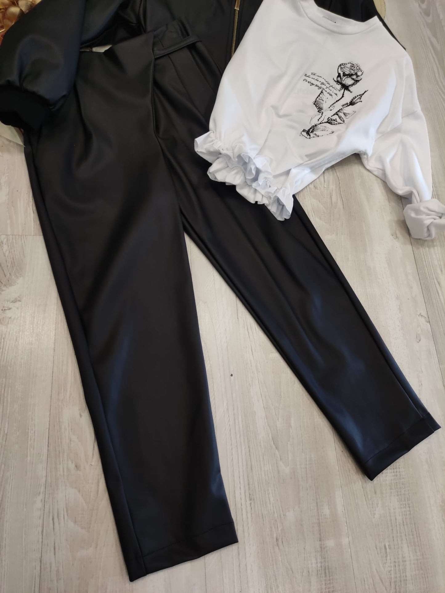 Pantalone Nero In Similpelle con Piega sul Davanti Naida Ragazza Taglie 34-44