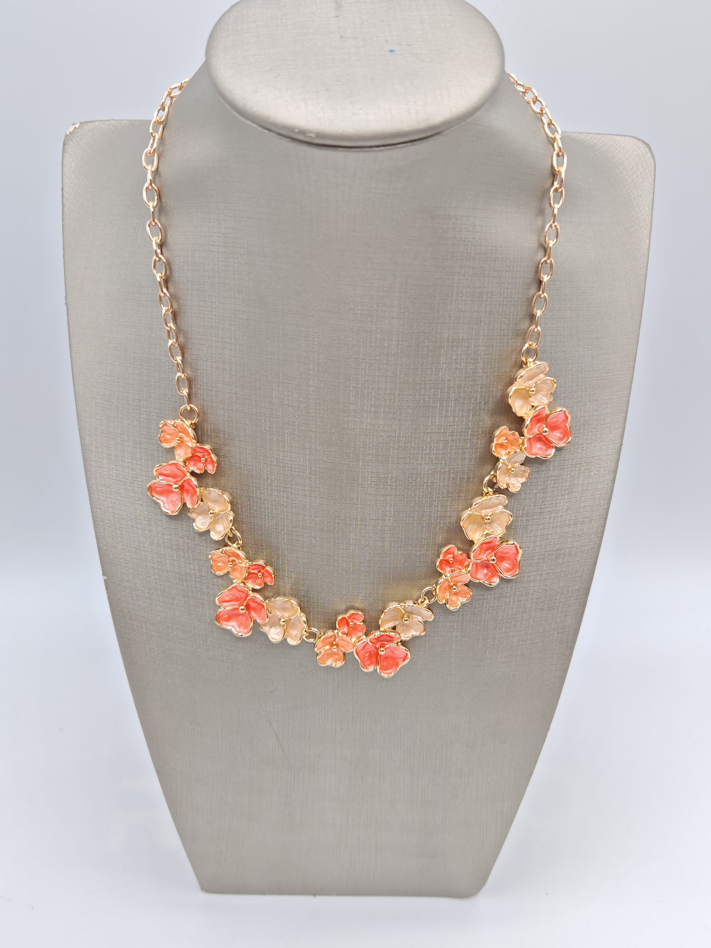 Collana Girocollo con Fiorellini Arancio e Avorio in Zama