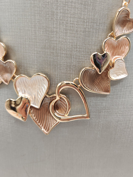 Collana Girocollo con Cuori Smaltati Avorio e Cioccolato in Zama