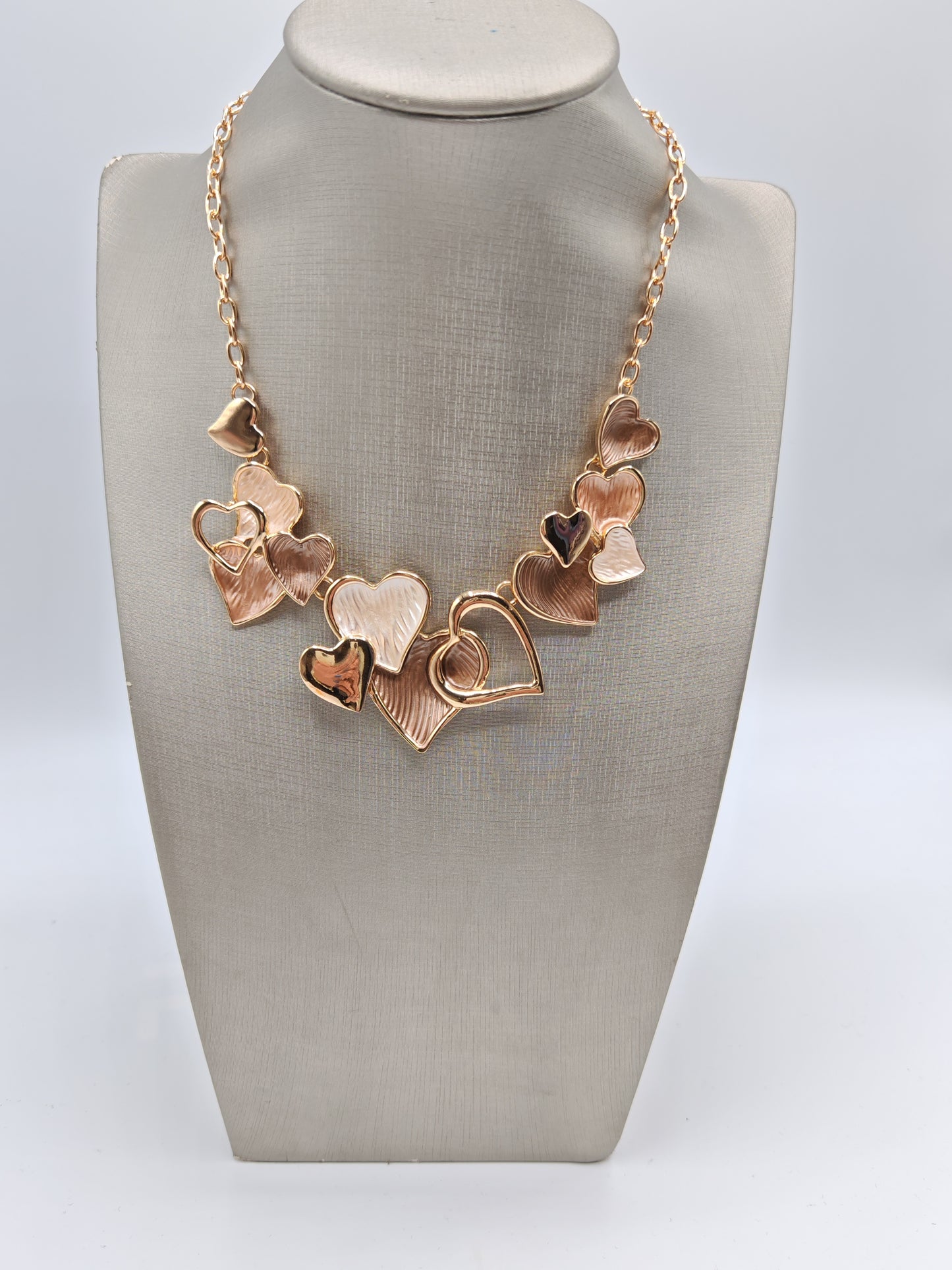 Collana Girocollo con Cuori Smaltati Avorio e Cioccolato in Zama