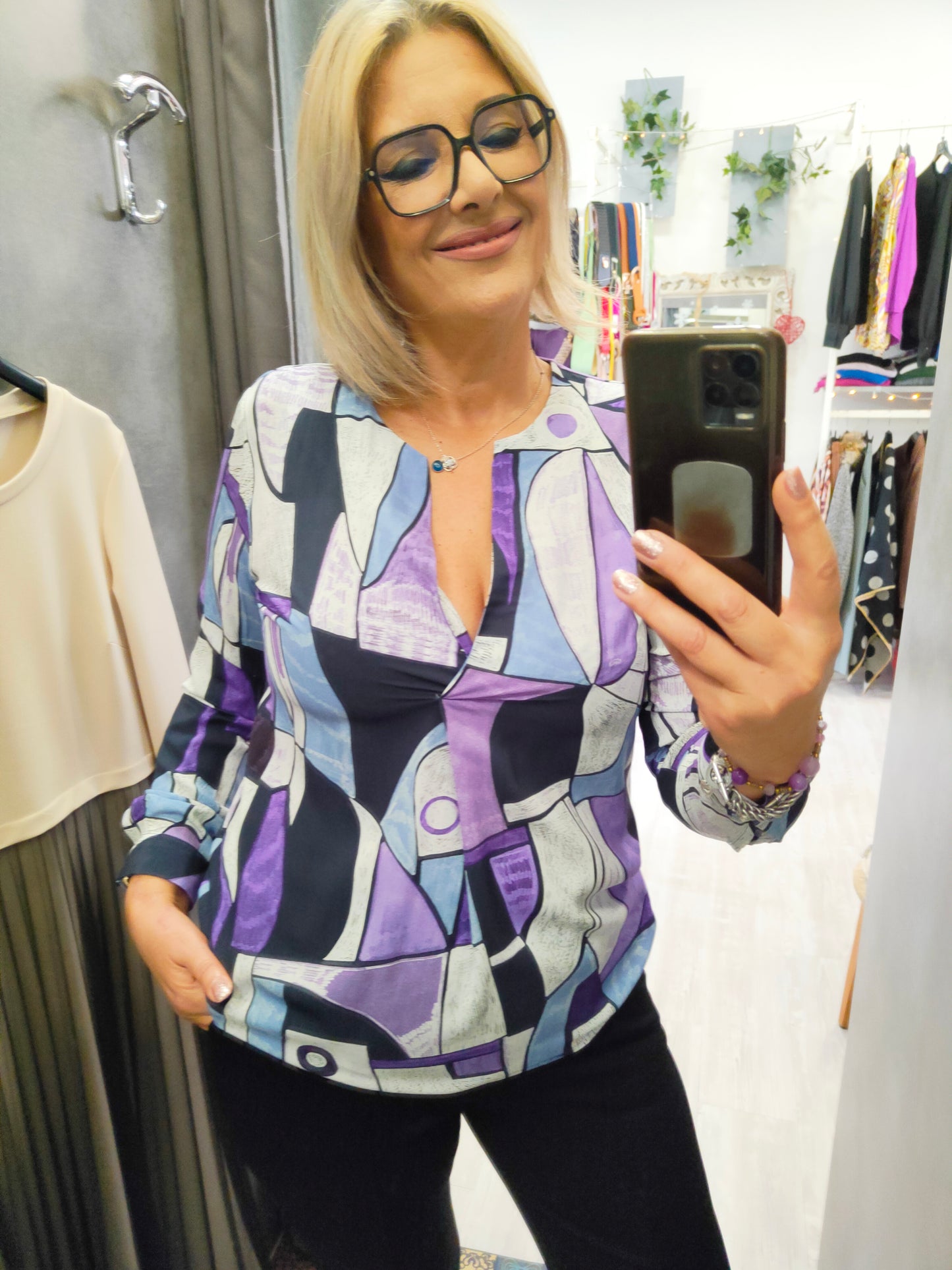 Blusa Donna Fantasia Picasso Viola in Viscosa a Manica Lunga con Scollatura a V
