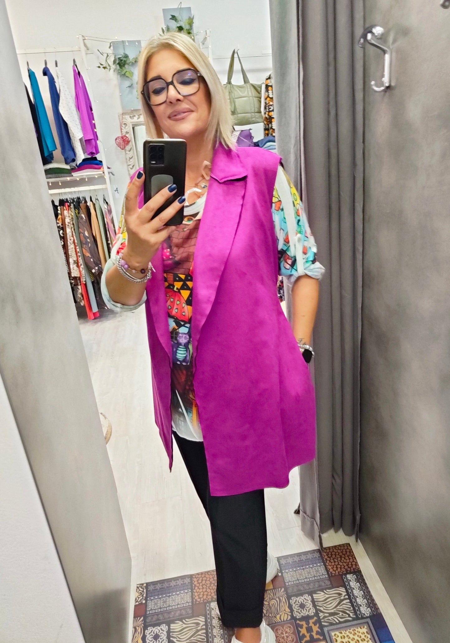 Gilet Donna Curvy in tessuto Scamosciato con Taglio Vivo senza Bottoni con Cinta