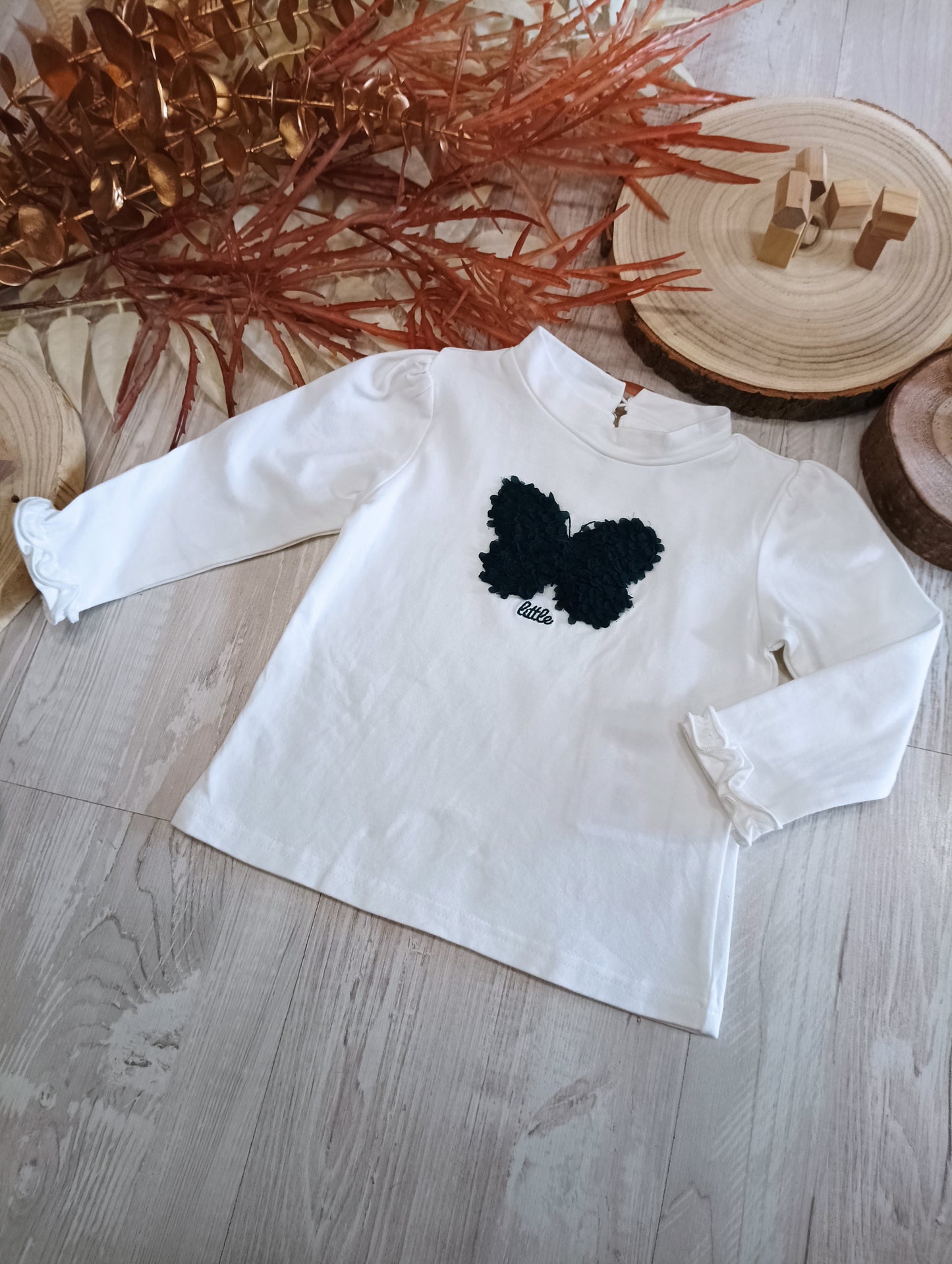 T-Shirt Bianca Felpata in Cotone con Farfalla Blu in Rilievo Collo a Lupetto Ativo Kids Bambina 12-36 Mesi