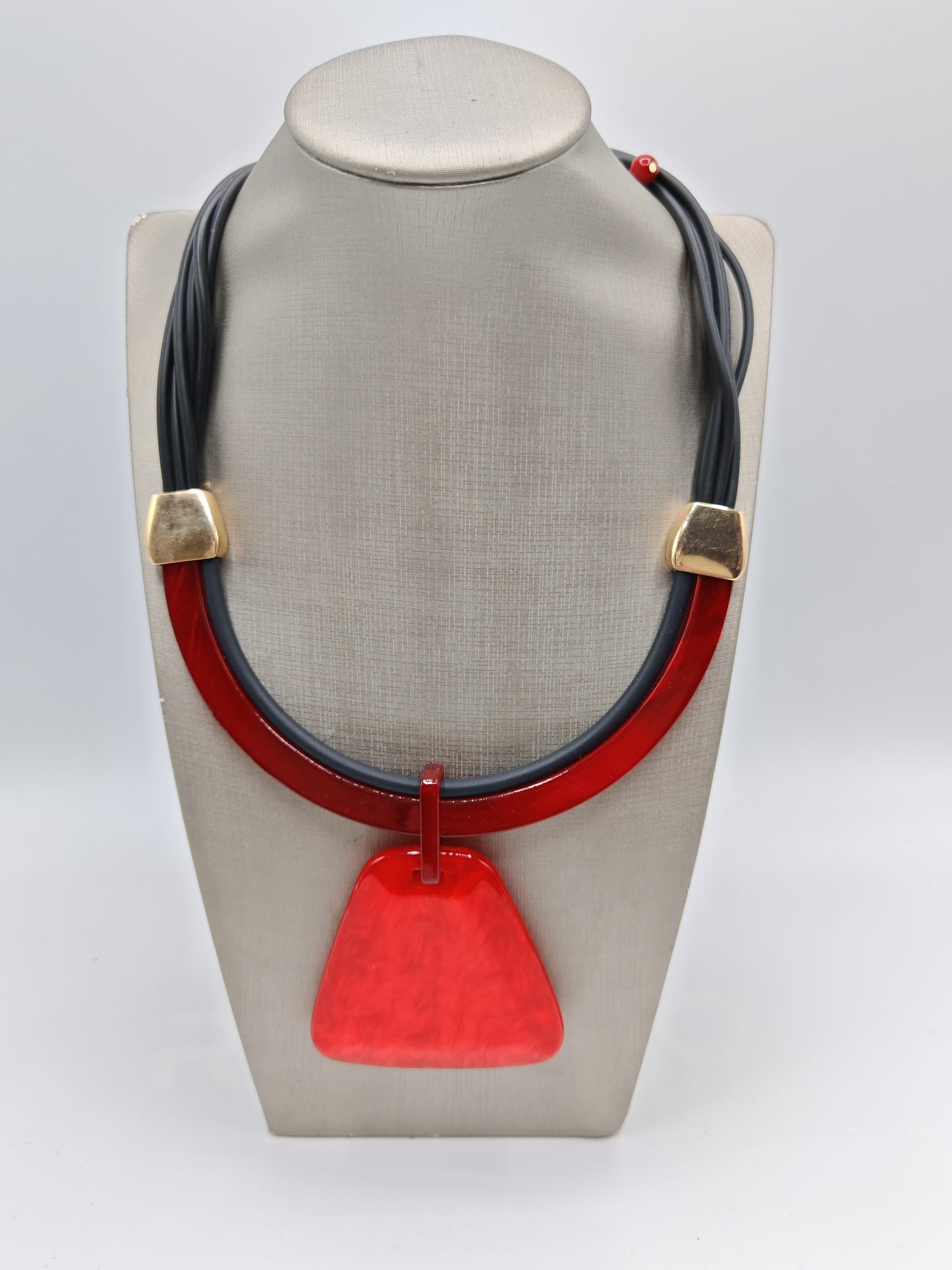 Collana Girocollo in Resina e Caucciù con Centrale a Trapezio colore Rosso