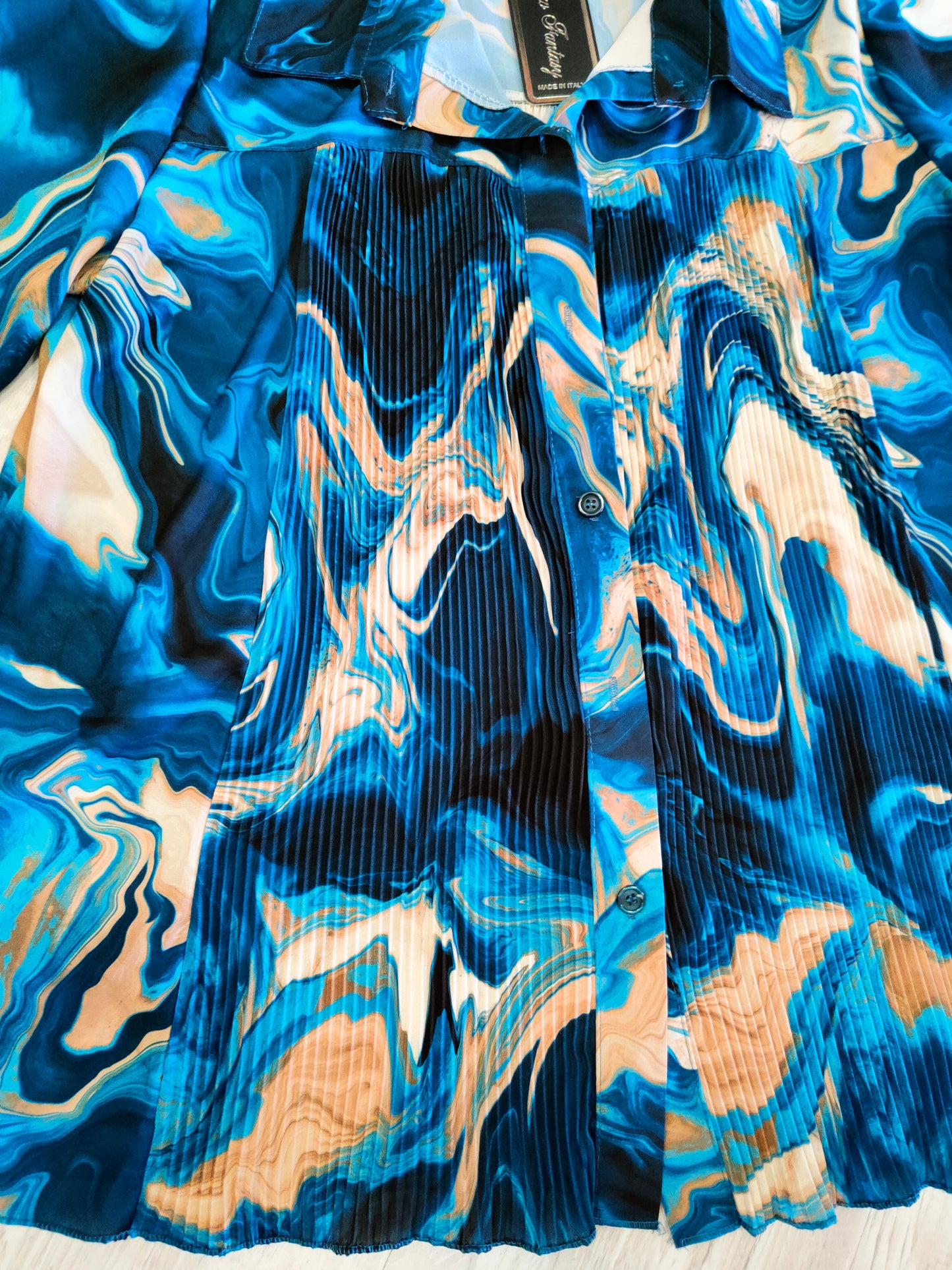 Camicia Donna in Fantasia Marmorizzata Petrolio e Blu con Inserti Plissé per una Ampia Vestibilità