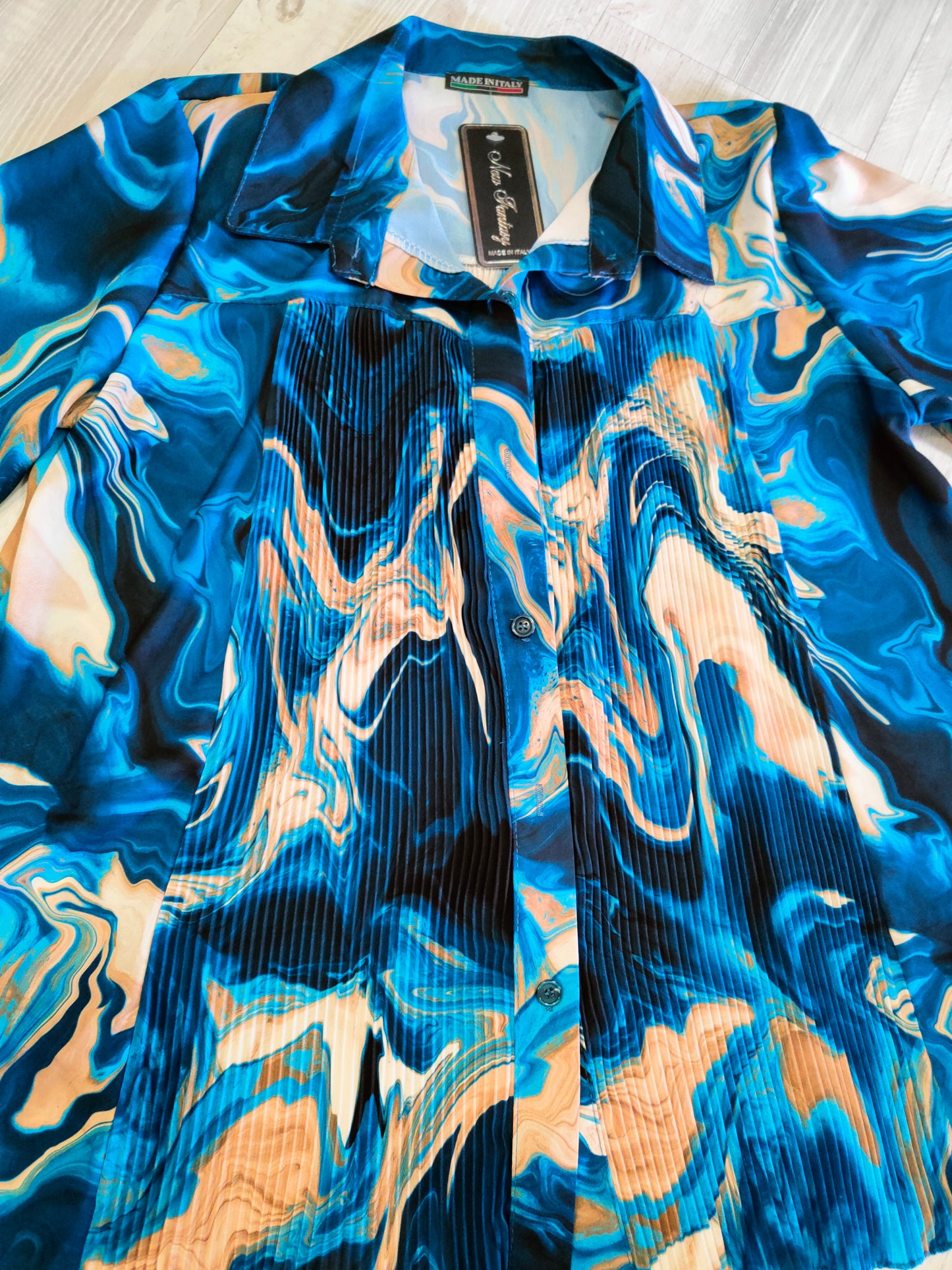 Camicia Donna in Fantasia Marmorizzata Petrolio e Blu con Inserti Plissé per una Ampia Vestibilità