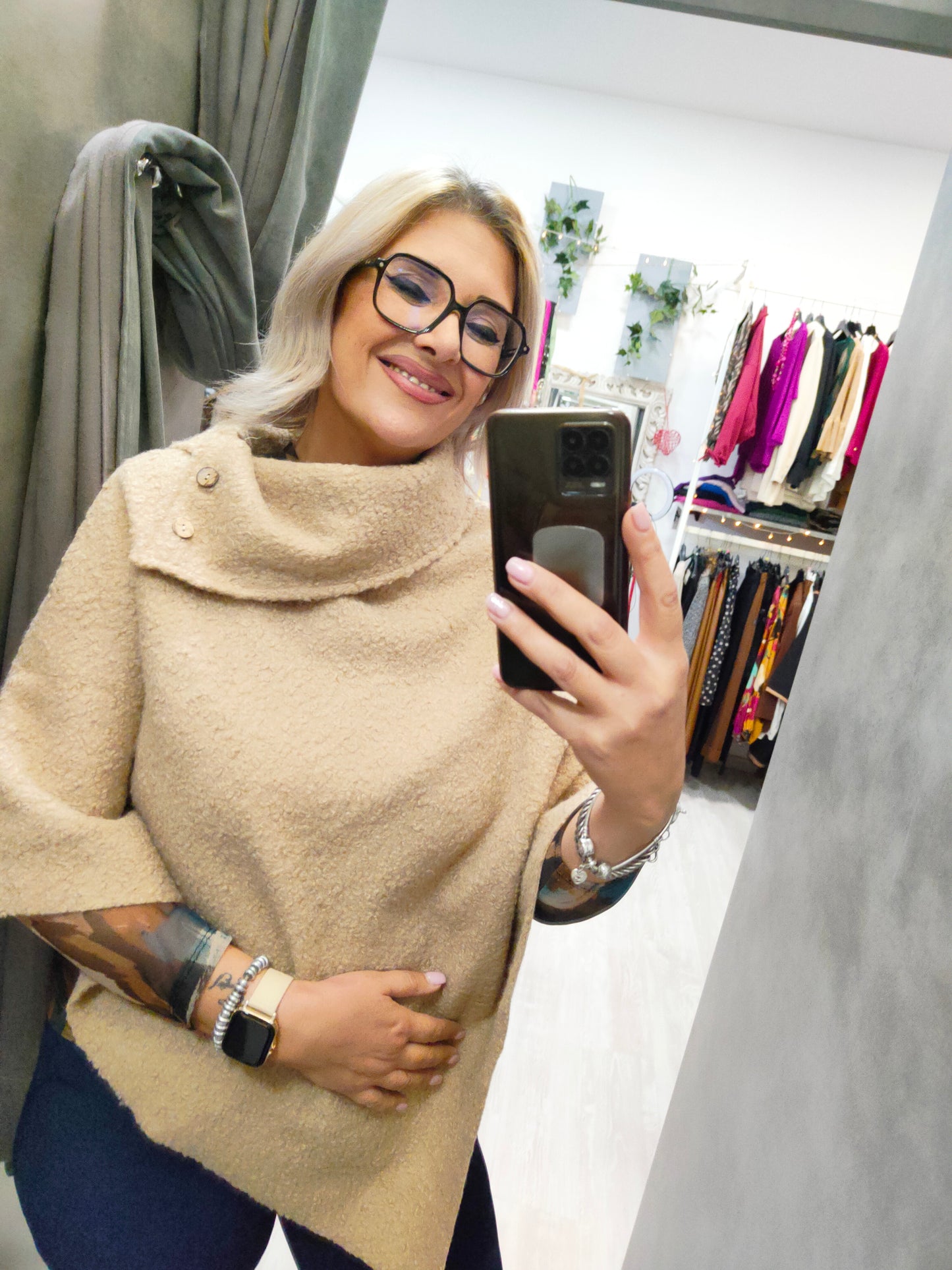 Mantella Donna Poncho in Tessuto Boucle' Beige con Collo ad Anello