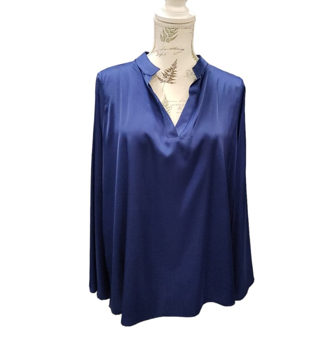 Blusa Donna Curvy in Raso Tinta Unita con Collo alla Coreana Scollatura a V