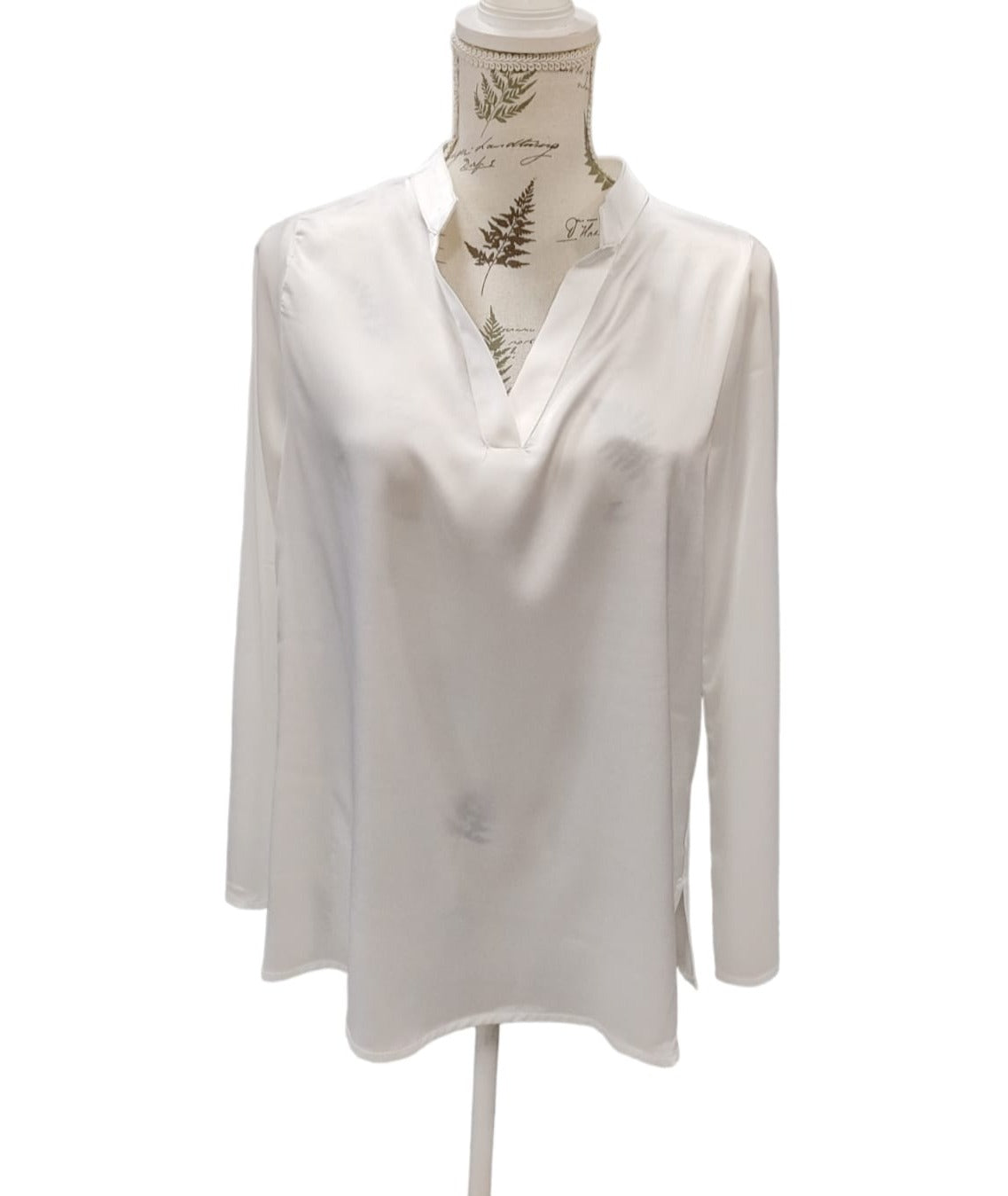 Blusa Donna Curvy in Raso Tinta Unita con Collo alla Coreana Scollatura a V