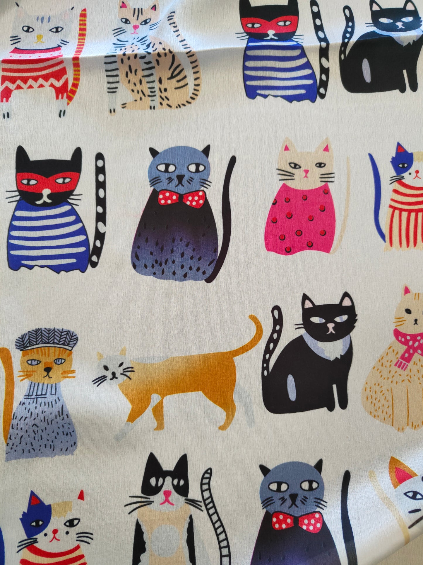 Sciarpa Donna in Seta e Viscosa Color Panna con Stampa Gattini