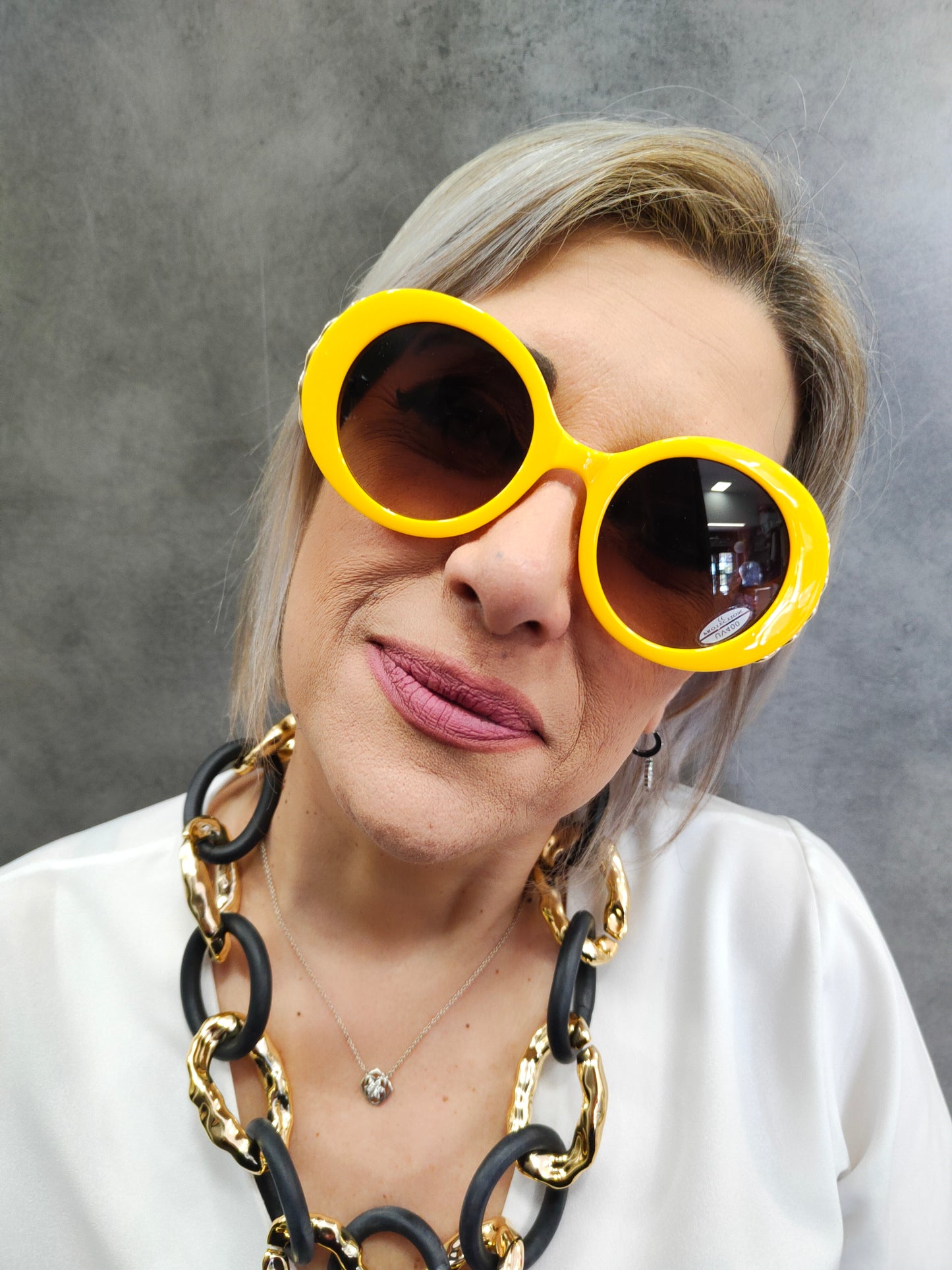 Occhiale da Sole Donna con Montatura Tonda di colore Giallo