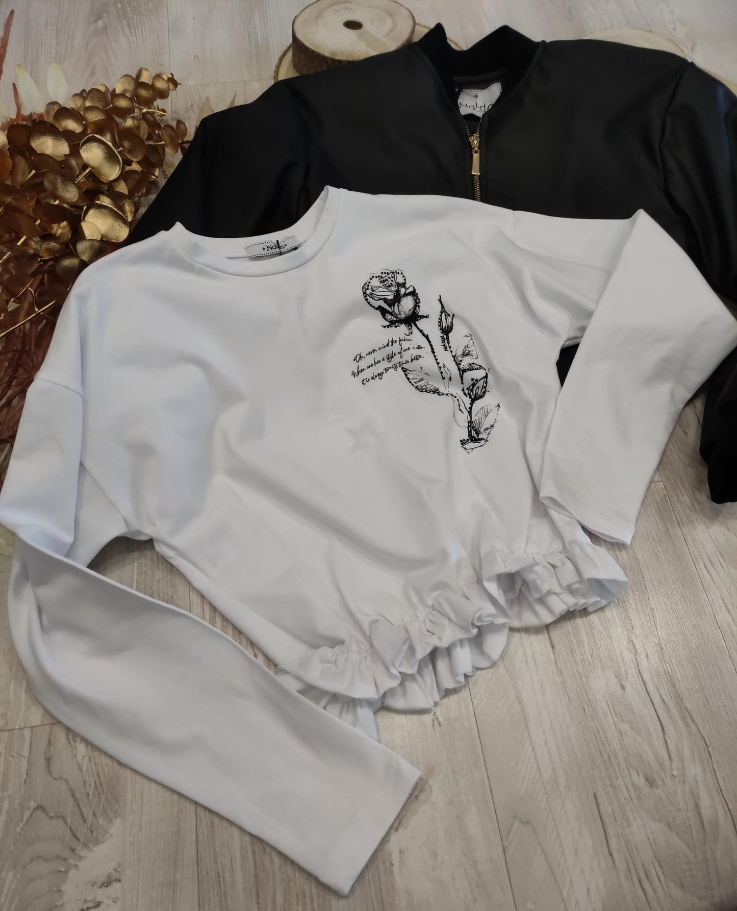 T-Shirt Bianca Cropped a Manica Lunga Arricciata Sotto in Vita Naida Ragazza Taglie 34-44