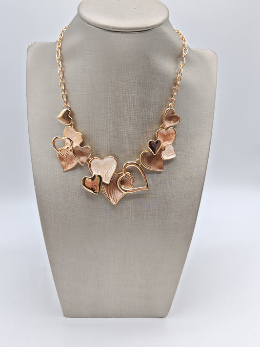 Collana Girocollo con Cuori Smaltati Avorio e Cioccolato in Zama