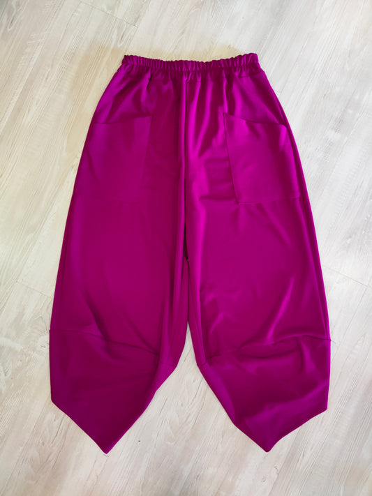 Pantalone Donna Modello Cargo color Ciclamino con Tasche a toppa sul Davanti e Spacchetto Laterale alla Caviglia