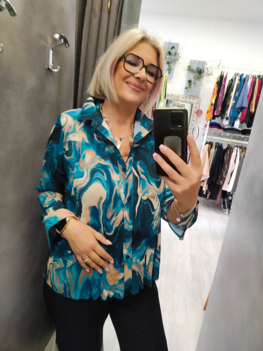 Camicia Donna in Fantasia Marmorizzata Petrolio e Blu con Inserti Plissé per una Ampia Vestibilità